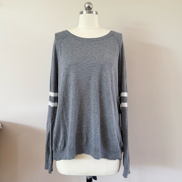 Velvet by Graham & Spencer Sweaters - Velvet / Crew Neck Gray Sweater
